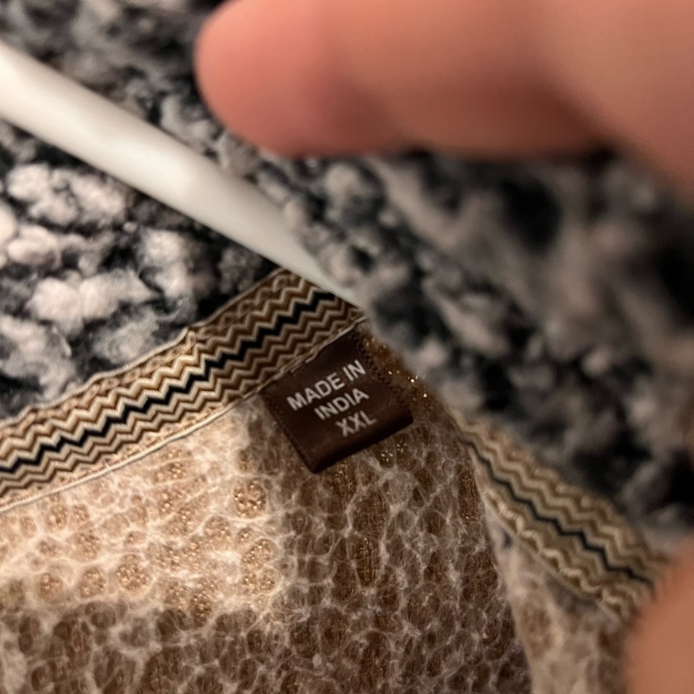 Cozy pull over! - Picture 2 of 2